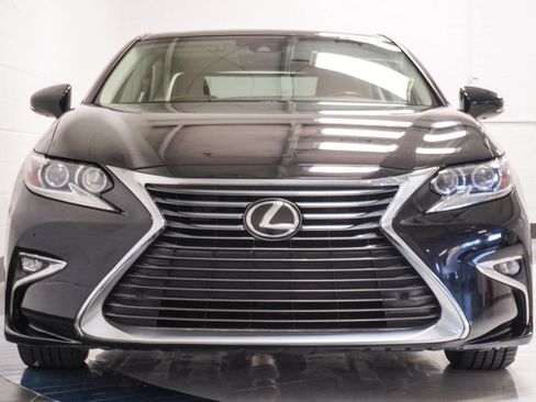 Used 2018 Lexus ES 350 w/ Luxury Package w/Wood Trim FWD image 12