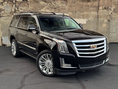 Used 2016 Cadillac Escalade Premium image 2
