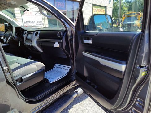 Used 2017 Toyota Tundra SR5 image 18