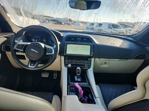 Used 2020 Jaguar F-PACE SVR image 8