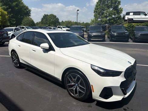 Used 2024 BMW i5 eDrive40i w/ M Sport Package RWD image 8