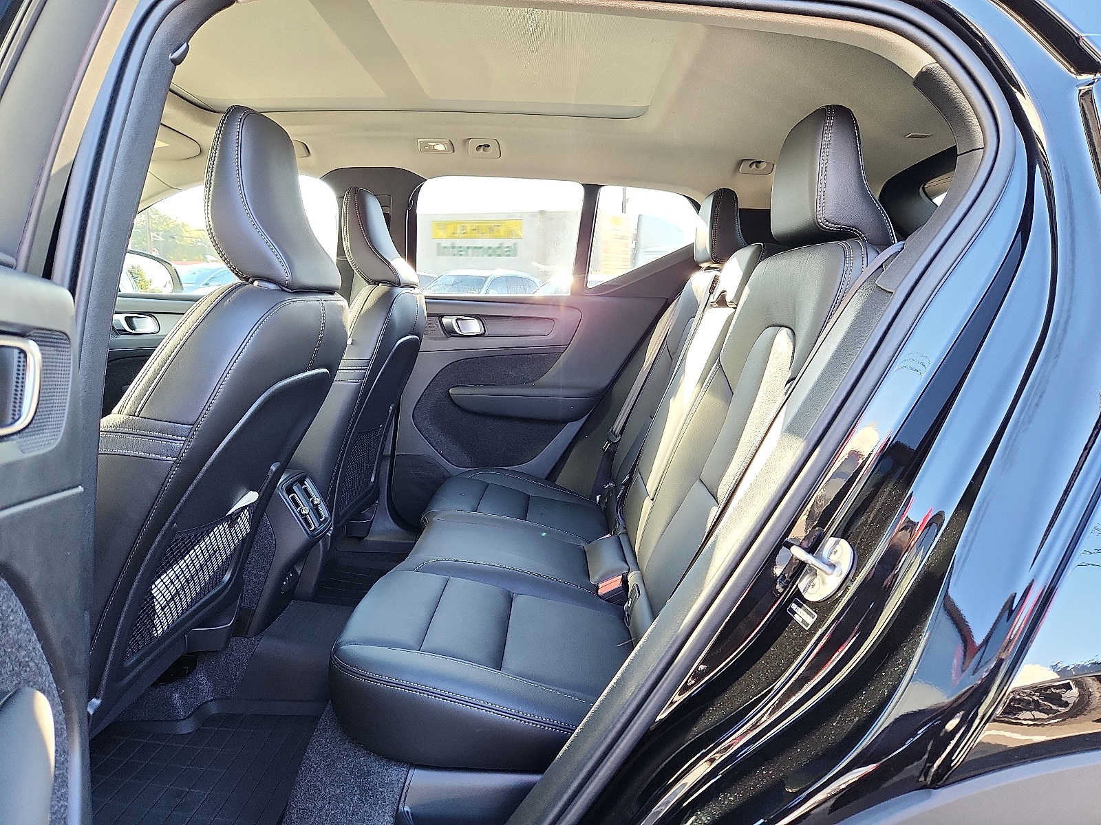 Used 2026 Volvo XC40 B5 Plus w/ Protection Package Premier AWD/4WD image 10