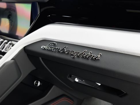 Used 2024 Lamborghini Urus S AWD/4WD image 40