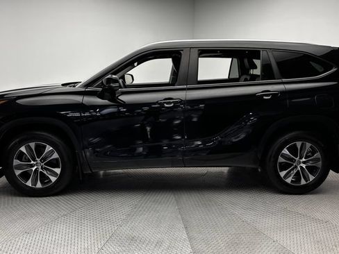 Used 2023 Toyota Highlander XLE AWD/4WD image 4