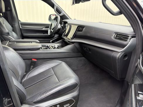 Used 2024 Jeep Wagoneer L Series II RWD image 14