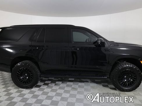 Used 2021 Chevrolet Tahoe Z71 w/ Luxury Package AWD/4WD image 4