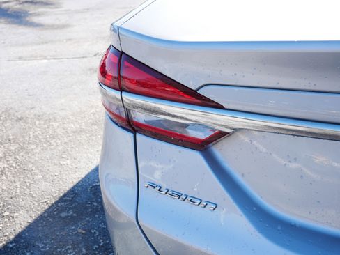 Used 2018 Ford Fusion SE image 17