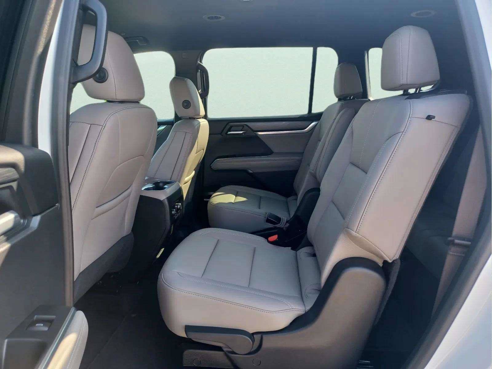 Used 2026 GMC Acadia AWD Elevation w/ Elevation Premium Package image 11