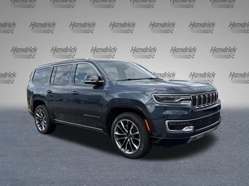Used 2025 Jeep Wagoneer Series III w/ Premium Group I AWD/4WD image 2