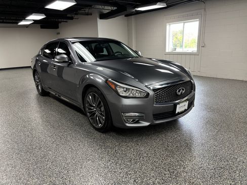 Used 2018 INFINITI Q70 L 3.7 image 3