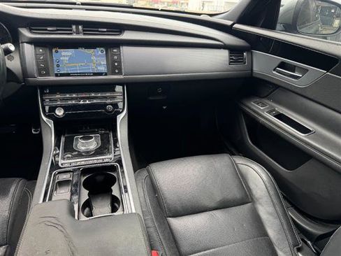 Used 2016 Jaguar XF R-Sport image 12