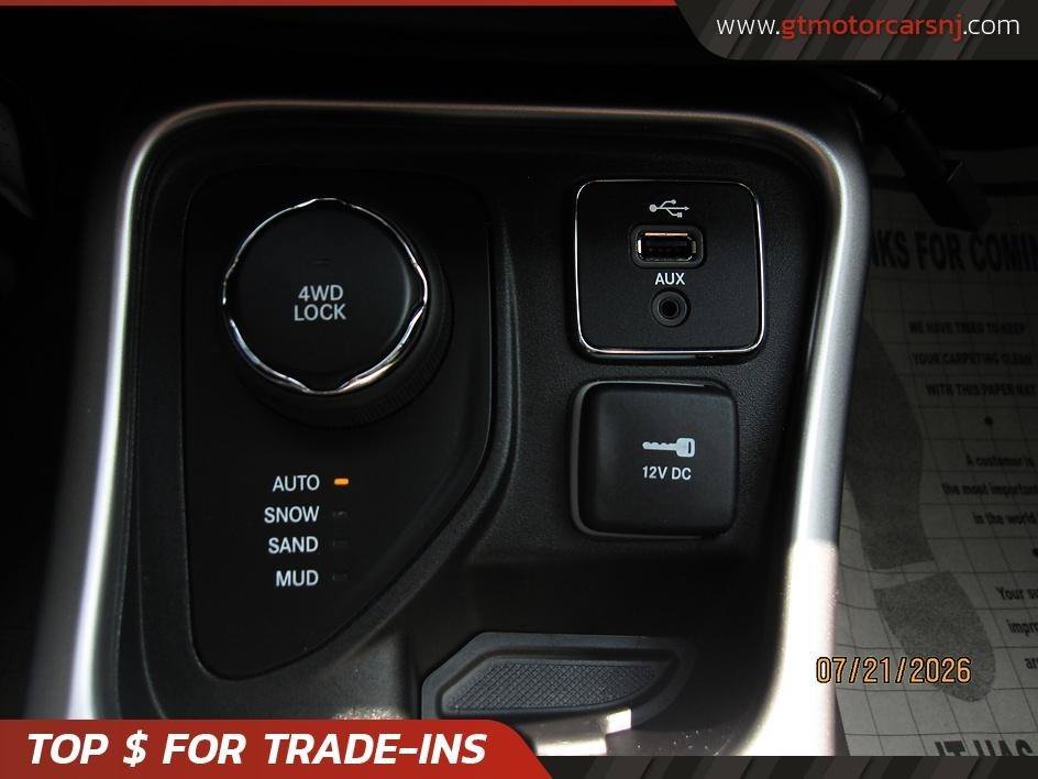 Used 2017 Jeep Compass Latitude w/ Popular Equipment Group AWD/4WD image 31