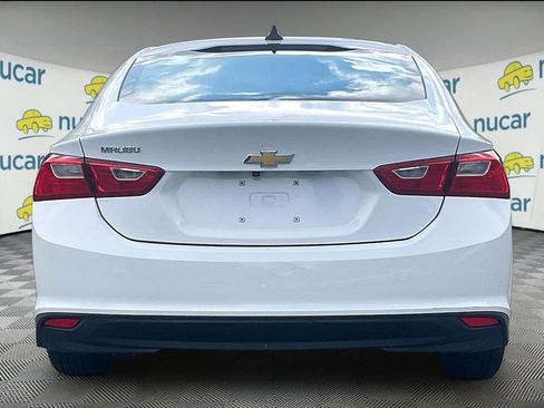 Used 2017 Chevrolet Malibu LS w/ LPO, Convenience Package 1 FWD image 5