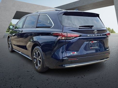 Certified 2026 Toyota Sienna Platinum AWD/4WD image 4