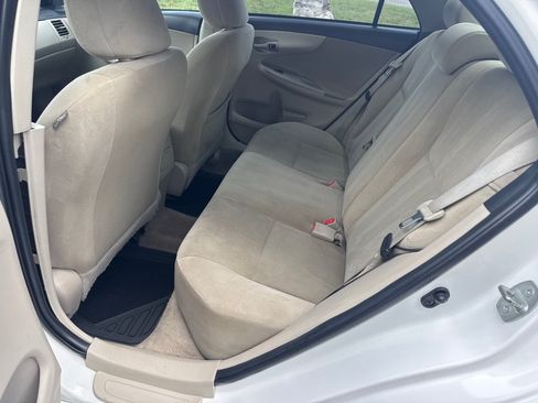 Used 2012 Toyota Corolla LE FWD image 19