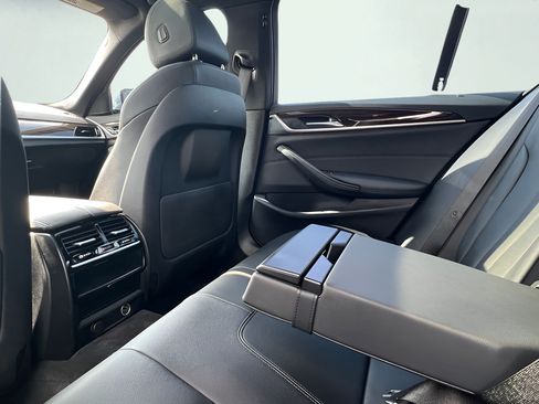 Used 2019 BMW 530i RWD image 18