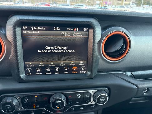 Used 2023 Jeep Gladiator Mojave w/ Cold Weather Group image 19