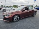 Used 2023 Nissan Altima 2.5 SV image 3