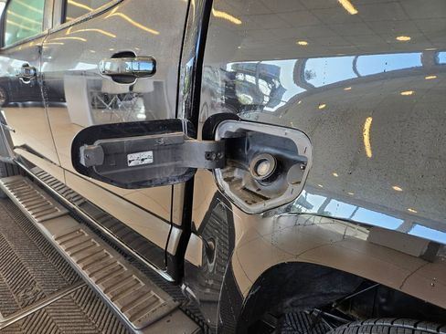 Used 2022 Chevrolet Colorado Z71 AWD/4WD image 31