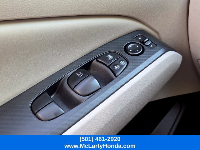 Used 2025 Nissan Altima 2.5 SV FWD image 31