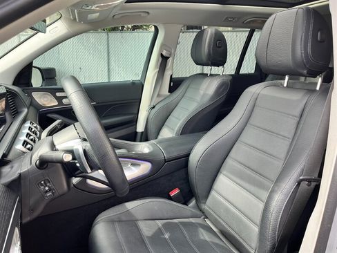 Used 2024 Mercedes-Benz GLS 580 4MATIC image 23