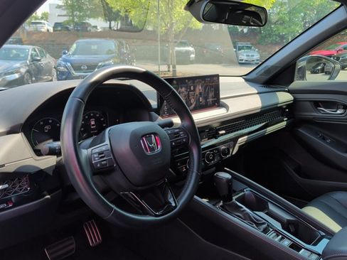 Used 2023 Honda Accord Sport image 9