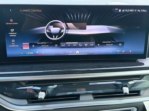 New 2026 BMW X5 xDrive50e w/ M Sport Package AWD/4WD image 35