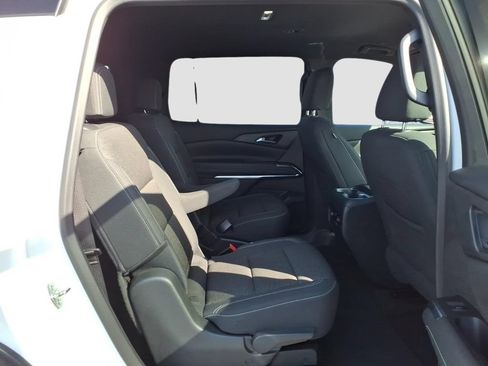 Used 2025 Chevrolet Traverse LT AWD/4WD image 12