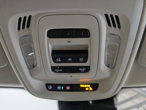 Used 2023 Buick Envision Avenir AWD/4WD image 24