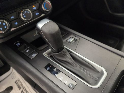 Used 2025 Nissan Kicks S image 32