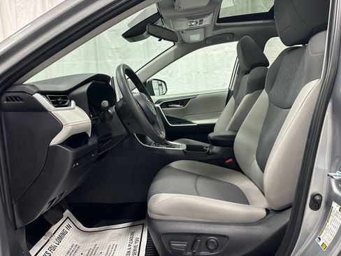 Used 2025 Toyota RAV4 XLE w/ Convenience Package AWD/4WD image 13