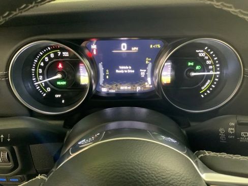 Used 2023 Jeep Wrangler Unlimited Sahara AWD/4WD image 22