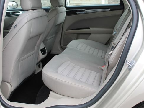 Used 2019 Ford Fusion SE image 20