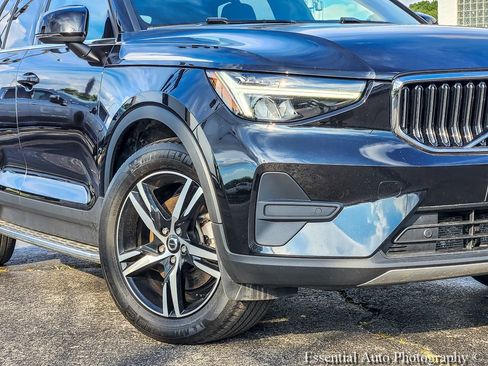 Used 2024 Volvo XC40 B5 Core AWD/4WD image 3