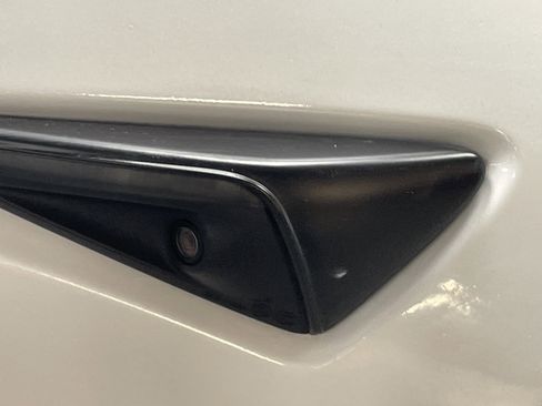 Used 2021 Tesla Model Y Long Range image 36