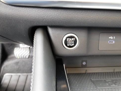 Certified 2022 Nissan Rogue Platinum w/ Head-Up Display Package image 16