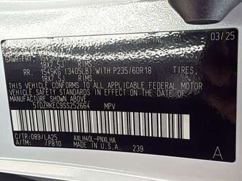 Used 2025 Toyota Sienna Limited image 27