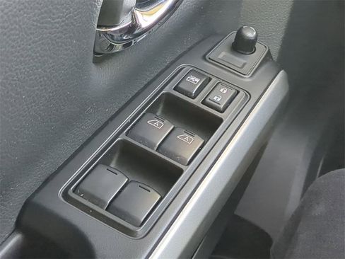 Used 2024 Nissan Titan SV w/ SV Convenience Package image 24