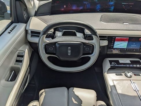 Used 2025 Lincoln Navigator L Reserve image 14