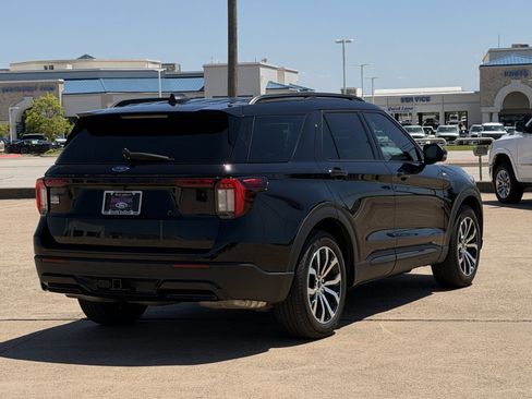 Certified 2025 Ford Explorer ST-Line RWD image 4