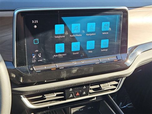 Used 2025 Volkswagen Atlas SE image 17