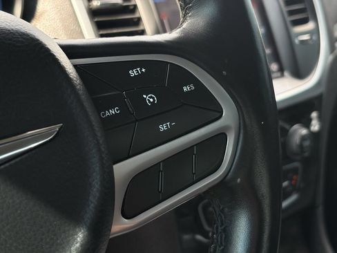 Used 2019 Chrysler 300 Limited AWD/4WD image 14