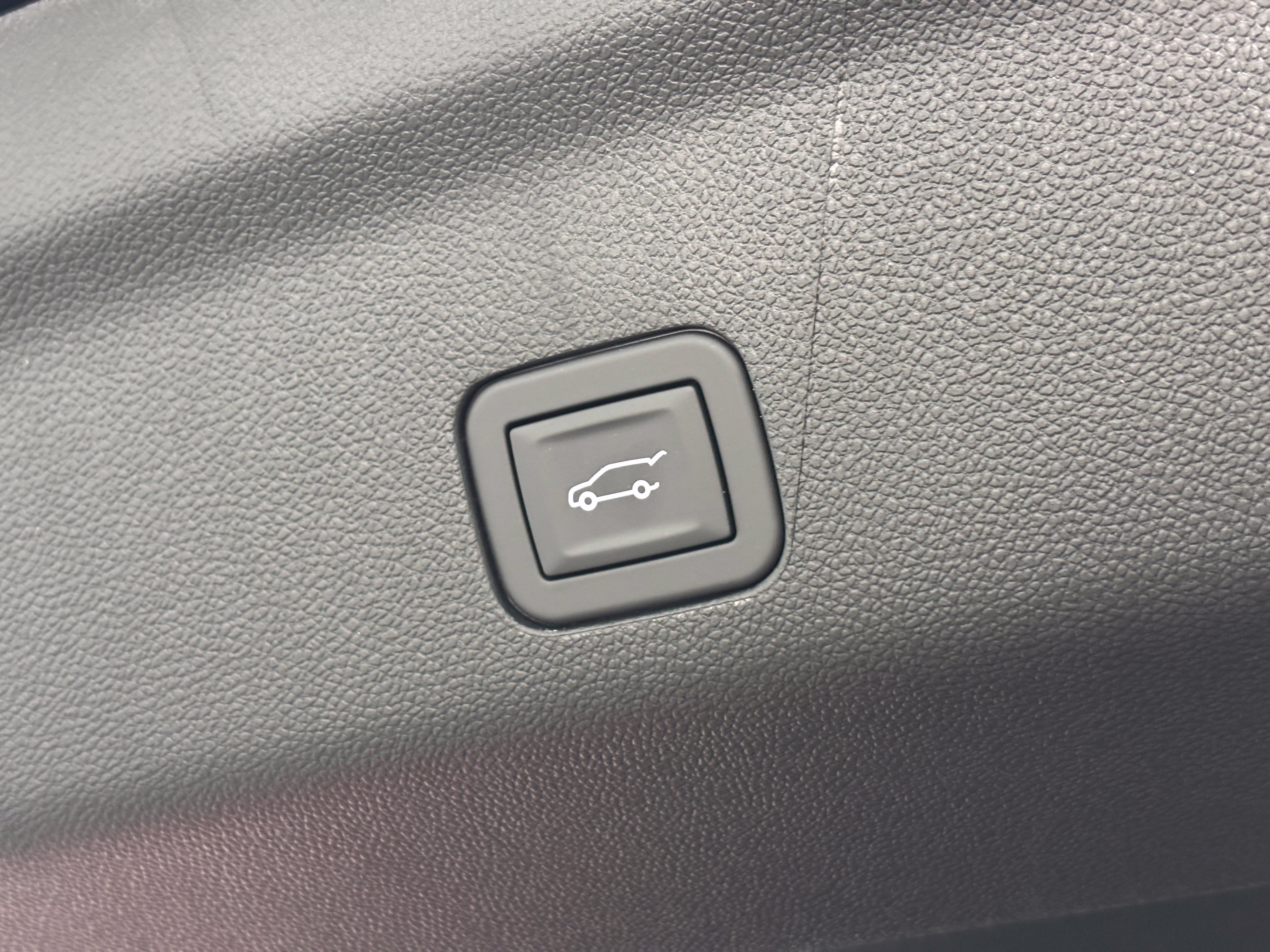 New 2026 GMC Yukon Elevation w/ Elevation Premium Package AWD/4WD image 15