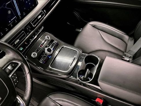 Used 2023 Lincoln Nautilus Reserve AWD/4WD image 16
