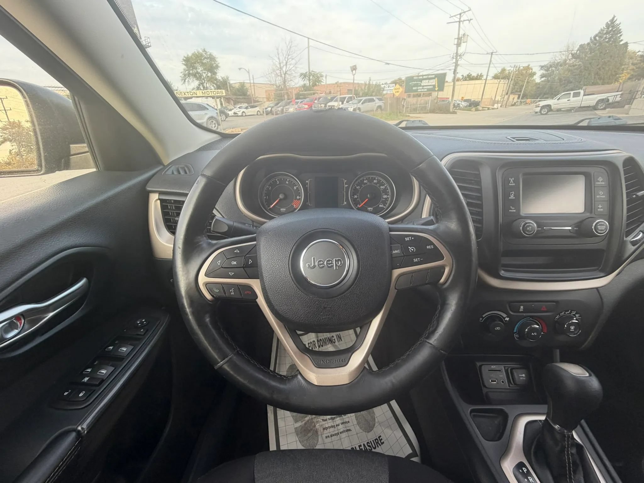 Used 2015 Jeep Cherokee Sport FWD image 9