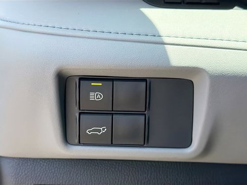 Used 2021 Toyota Highlander XLE AWD/4WD image 35