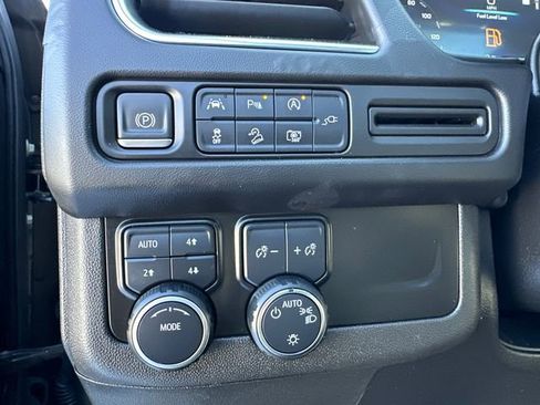 Used 2022 Chevrolet Tahoe Z71 w/ Luxury Package image 29