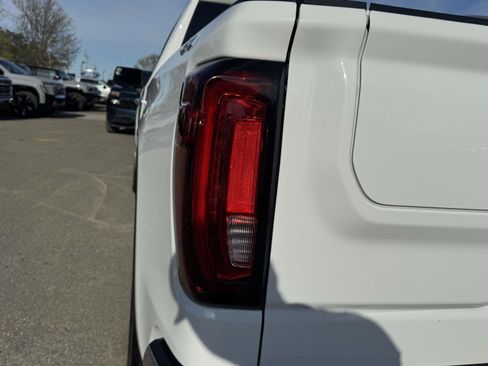 Used 2025 GMC Sierra 1500 SLT AWD/4WD image 13