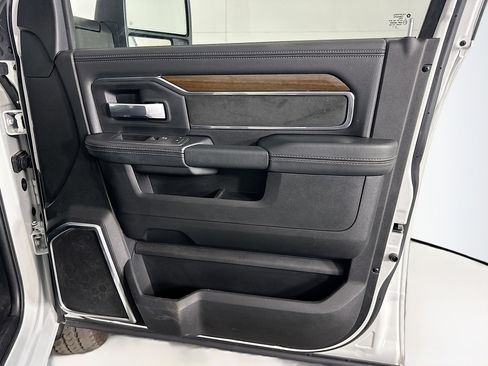 Used 2024 RAM 2500 Laramie w/ Safety Group image 33