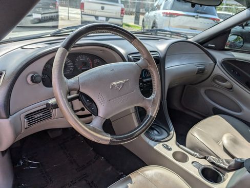 Used 2003 Ford Mustang Convertible RWD image 12